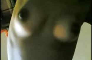 陷入深度睡眠，在阴道里感觉不到。 大型同性恋色情片