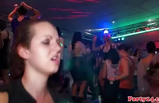 女孩迷人的主人 免费的安全色情