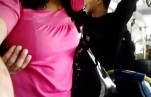 这家伙希望他的情妇已经关闭。 最好的女同性恋色情片