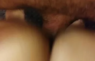 那家伙射液他的肚子 性感的性别视频
