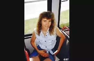 在厨房里的女仆rentier，对不起倒威士忌。 天堂