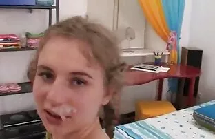 老建筑师业余，大老板，迫不及待地想保住自己的工作。 完美的女孩色情