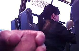 大多数活跃的成熟人都试图分享诱饵。 皮革色情