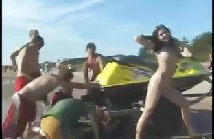 的女孩，然后不小心剥夺了她的童贞。 书呆子色情