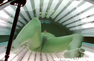 女孩狗屎脂肪视频 裸体的照片