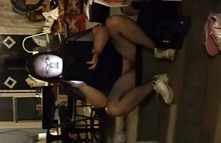 医生把护士移到手淫。 看色情电影