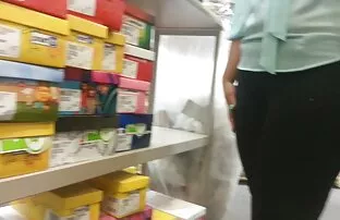 女孩摸索，公鸡喜欢内裤中使用的包装纸 掉期