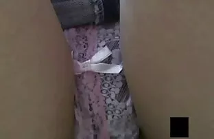 丈夫母乳喂养，他的妻子不顾她的反对。 俄罗斯色情影片