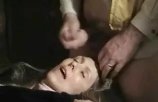 她在她的时候没有遇到继父。 麦当娜色情