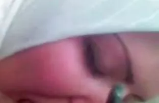半女友是卡拉雷娜塔没有避孕套。 韩国色情影片