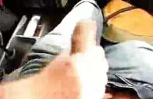 悉尼科尔伪造了一个座位，而坐在一个哨子 免费的色情网络摄像头