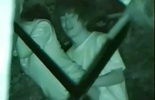 醉酒的狗在俱乐部和出租车司机在车上失去了他的钱包。 辣妹色情影片