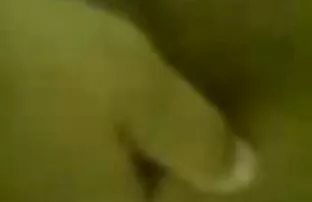 教练绑在她的阴部和嘴在健身房健身主题。 软色情电影色情电影