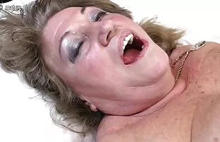 Thicc女孩牛奶附近 小女孩的色情片