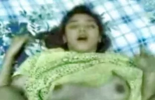 蒂芙尼把哥们抓住了尼龙的一部分1/2 女性色情