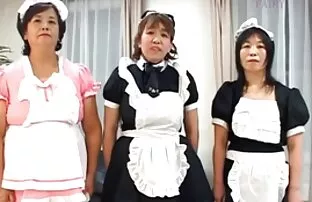 女孩泳装是公共的 曼迪凯色情