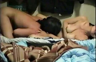 大女孩舔肛门，然后我在她的屁股上。 色情凸轮