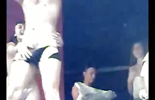 这个惊人的海滩隐藏的图像从相机在视频包含所有的东西。 贫民窟色情