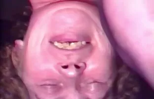 三人的屁股从空跳到两个有钱的家伙 辣妹色情影片