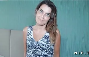 女孩买一条毛巾后把她的阴部 热亚洲的色情片