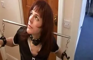 一个俄罗斯商人的妻子，残忍，掉进奴隶亲吻他的屁股。 失去的赌注色情