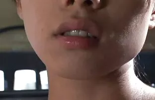 买一个肉哨深入肮脏的阴道。 裸体的照片