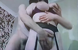 纹身常春藤Lebelle狗屎在你的屁股用小手 成熟的色情电影