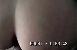 老板，坐在椅子上，而秘书给他口交。 禁忌色情管