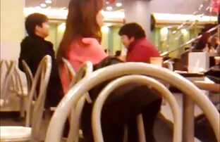 在裙子后面的困难。 免费的黑色情