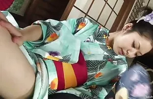 泰勒沙将被整理到你的屁股交换位置。 拉娜雨色情
