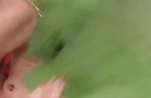 女孩，一个男人，橡胶的尾巴。 公共代理视频