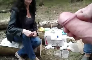 女孩大奶他妈的在她的嘴唇。 嘉豪管